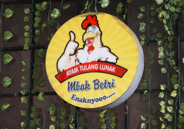 AYAM TULANG LUNAK MBAK BETRI