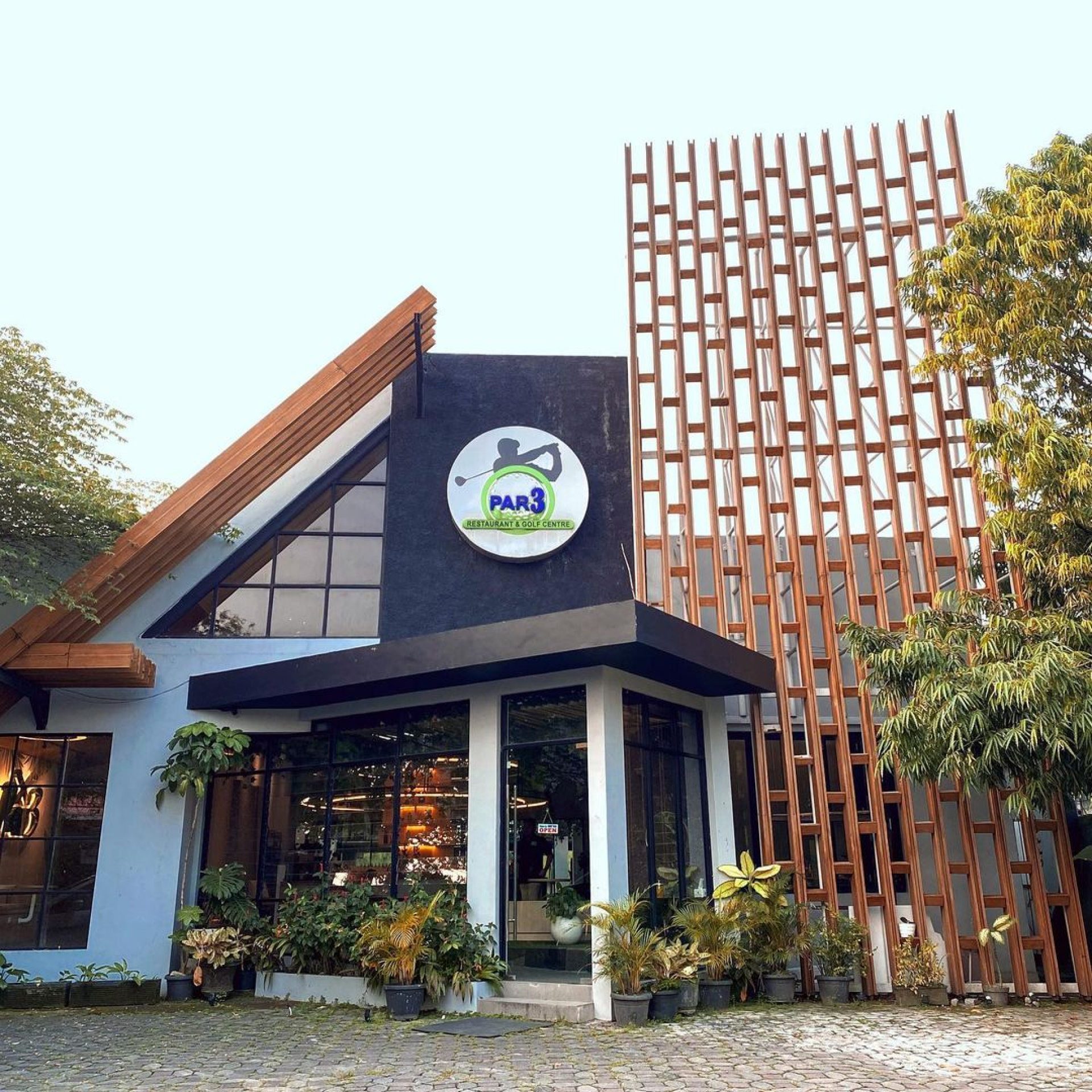 Par 3 Resto & Golf Center