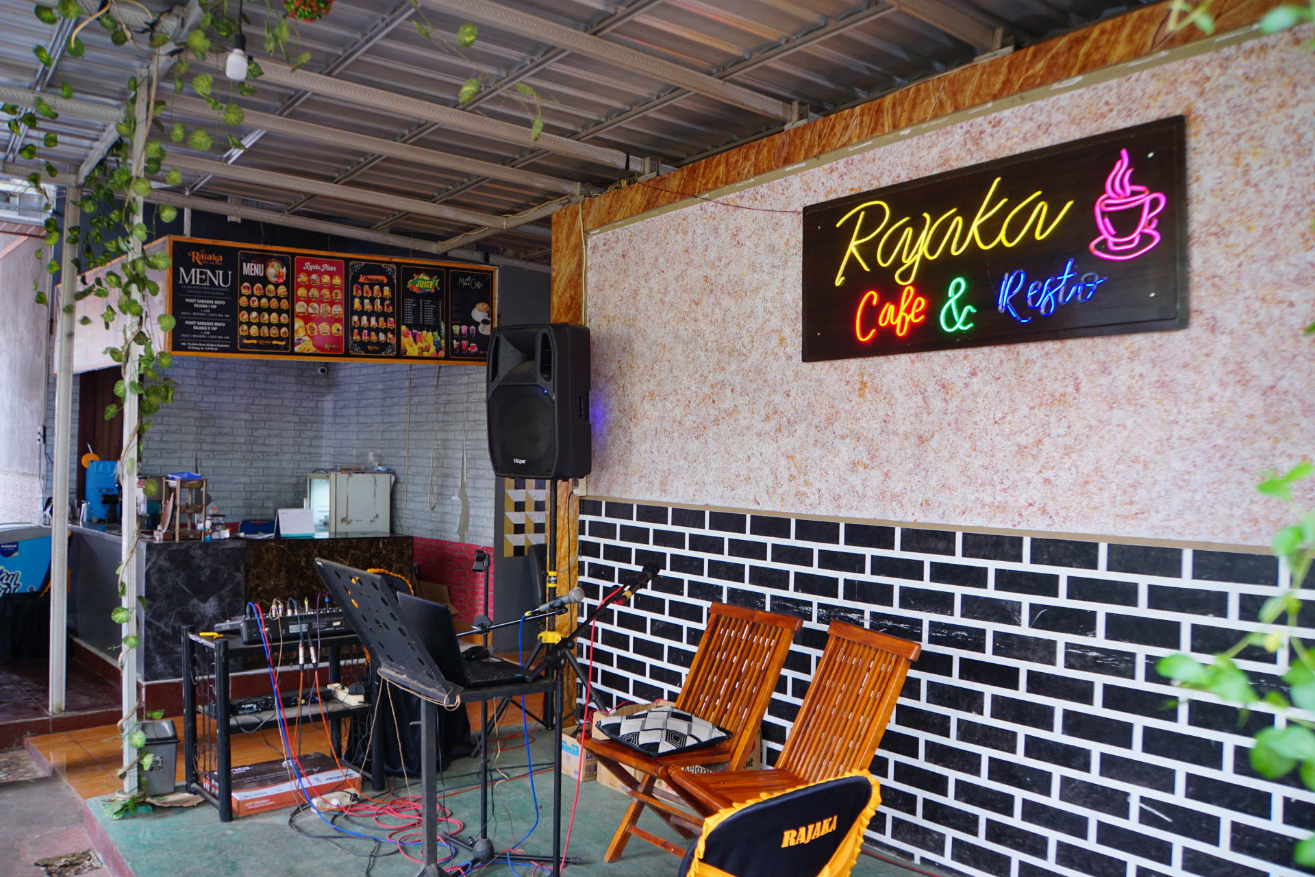 Rajaka Resto & Cafe